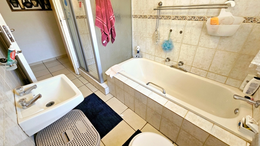 3 Bedroom Property for Sale in Langenhovenpark Free State